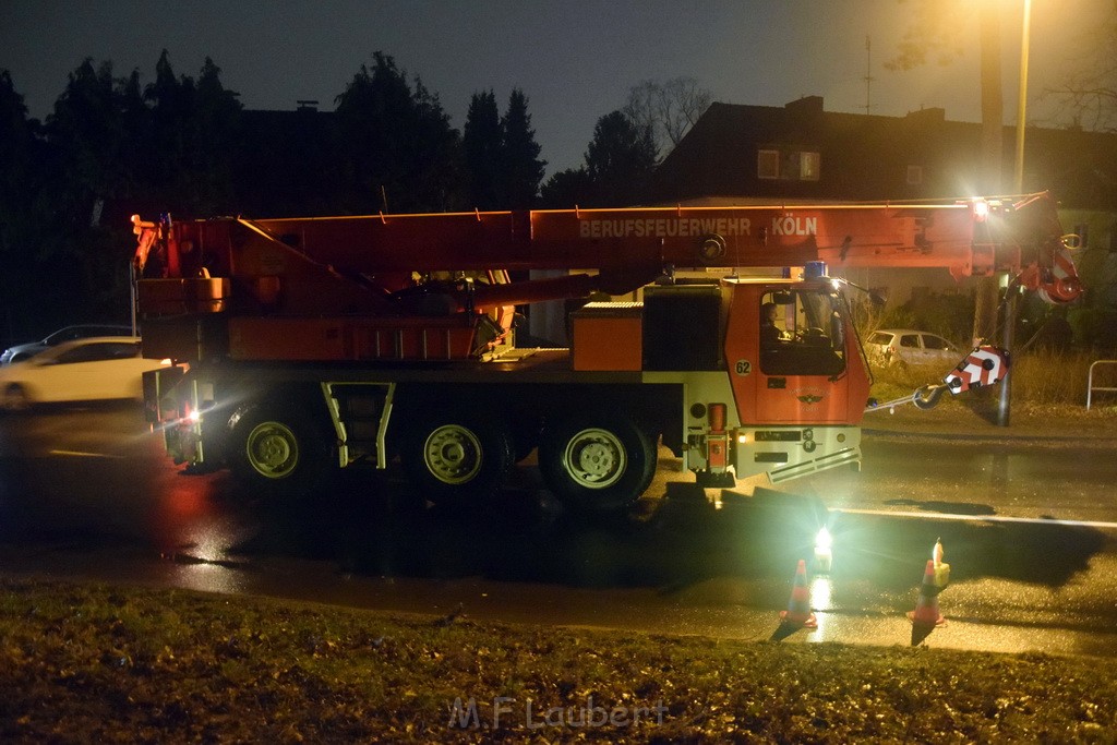 Container LKW umgestuerzt Koeln Brueck Bruecker- Dellbruecker Mauspfad P372.JPG - Miklos Laubert